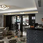 瓦当阿苏尔酒店 4*