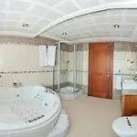 瓦当阿苏尔酒店