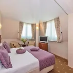 Vatan Asur Hotell 4*