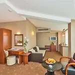 Vatan Asur Hotel