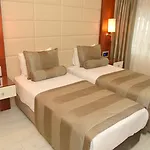 Vatan Asur Hotell 4*